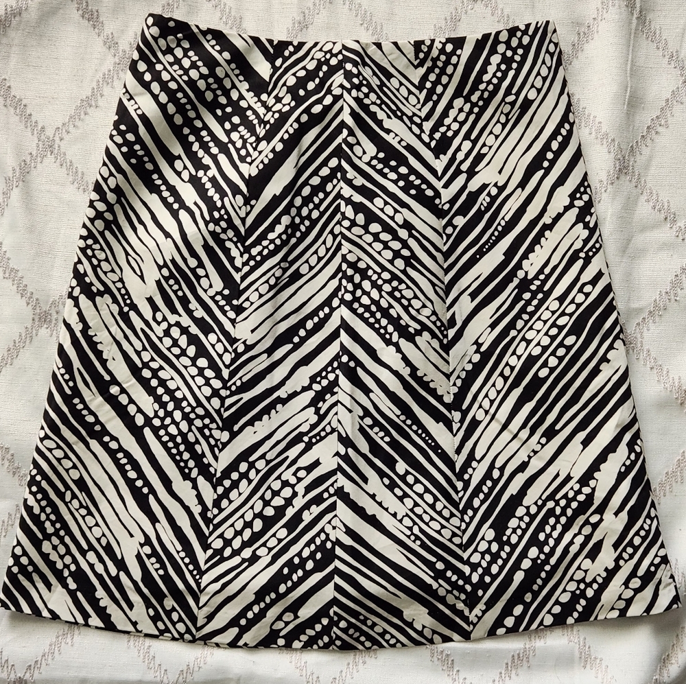 The Limited Black and White Skirt‎ with Abstract Patterns